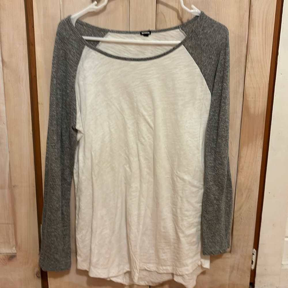 Monrow baseball tee size large. EUC